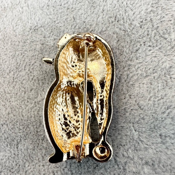 Christmas Enamel Penguin Wearing Santa's Red Hat With Clear Rhinestones Pin - Picture 4 of 5